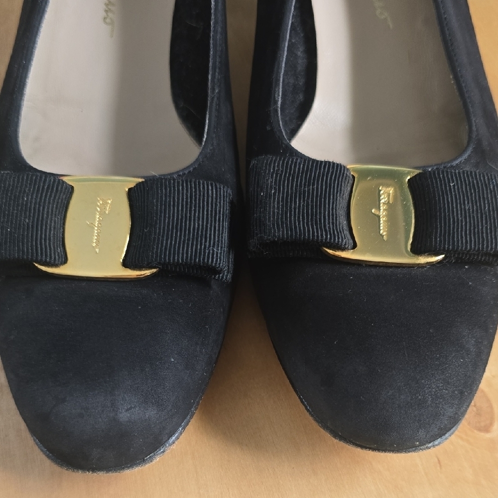 Salvatore Ferragamo Black Heels with Gold Accent - Picture 6 of 7
